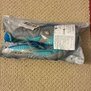 Saguaro Blue and Gray Kidn’s Barefoot Athletic Shoes. Size 35.